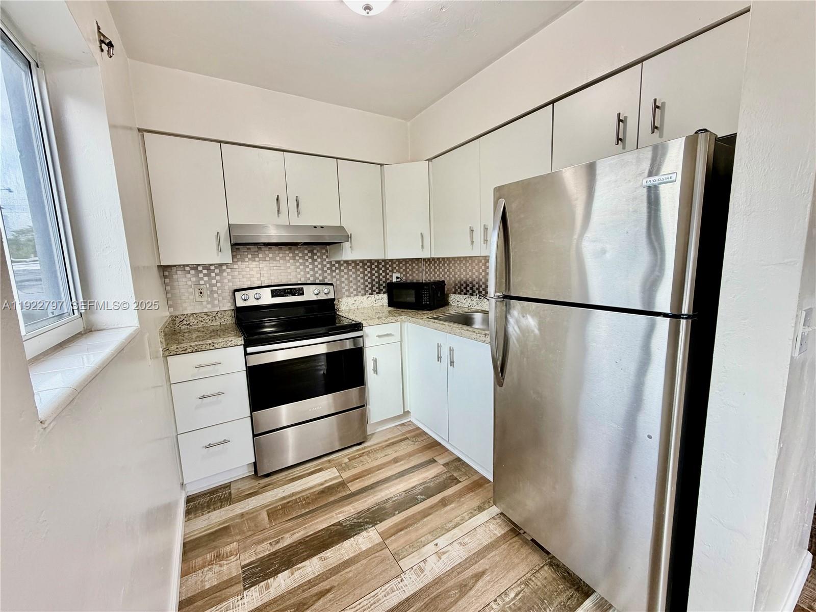 TOWNE APARTMENTS ASSOCIAT - Residential Lease