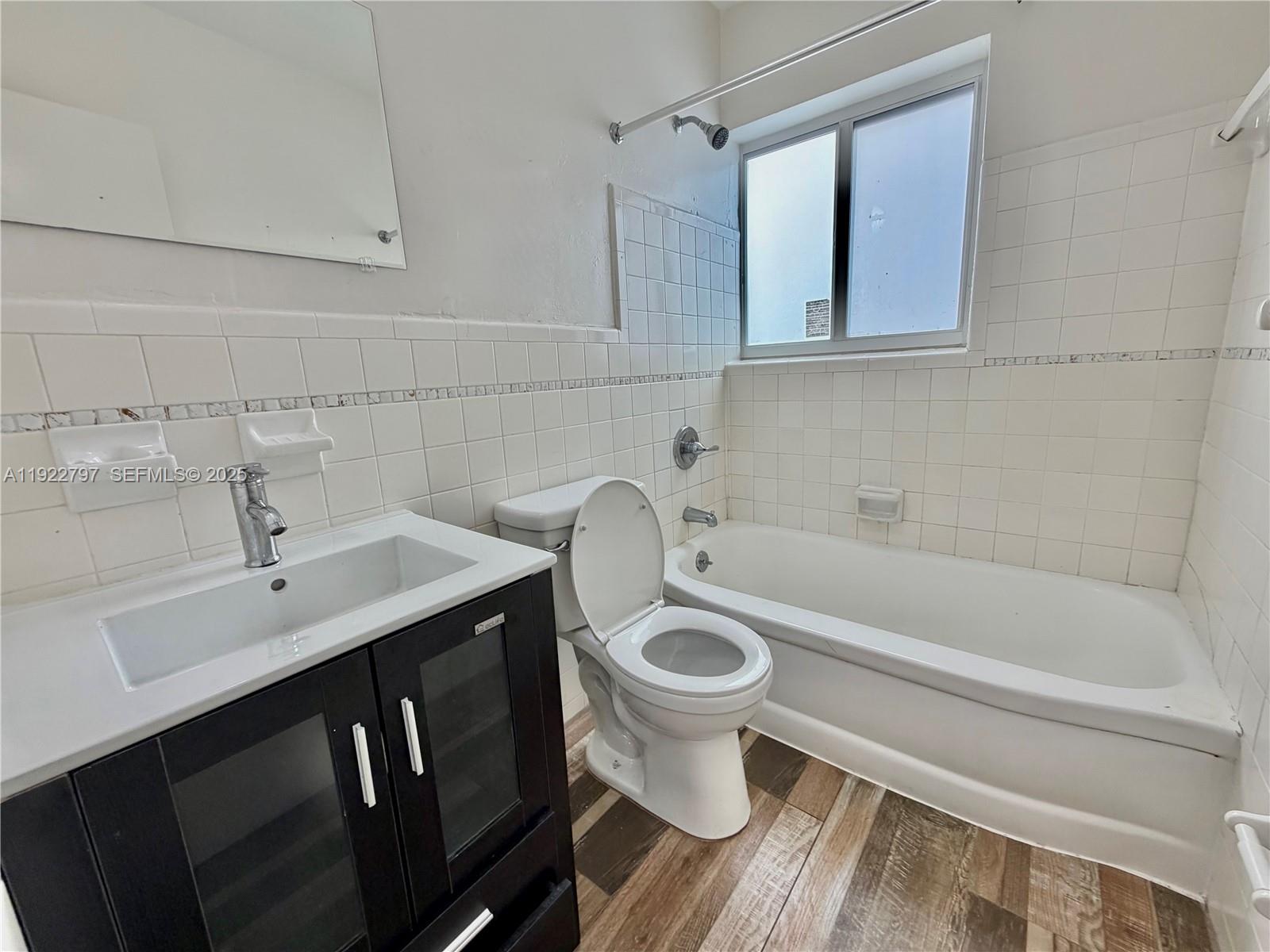 TOWNE APARTMENTS ASSOCIAT - Residential Lease