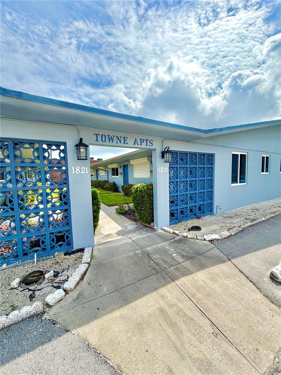 TOWNE APARTMENTS ASSOCIAT - Residential Lease