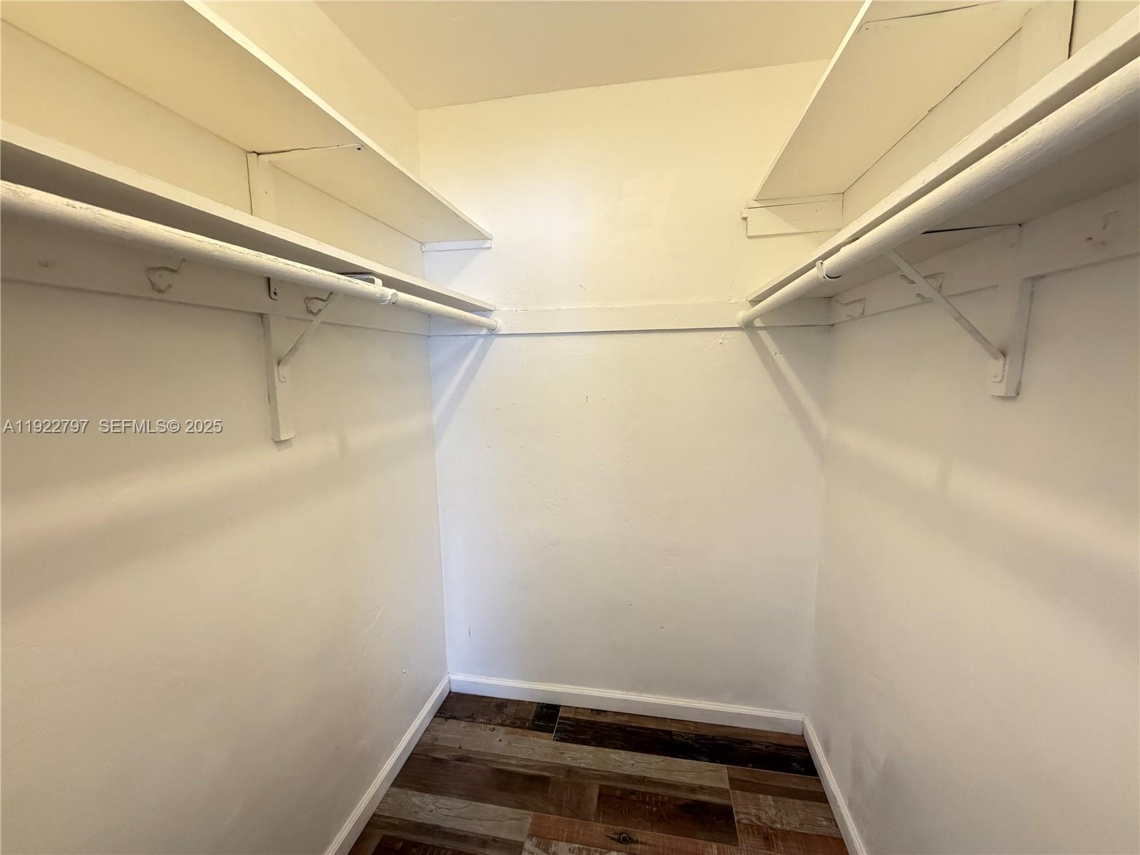 TOWNE APARTMENTS ASSOCIAT - Residential Lease