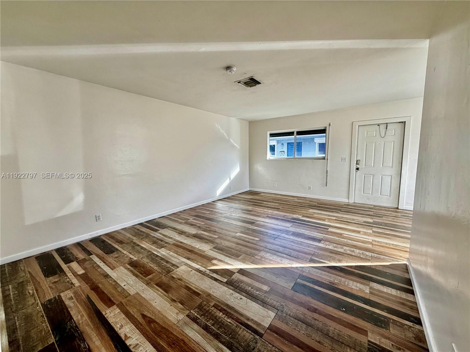 TOWNE APARTMENTS ASSOCIAT - Residential Lease