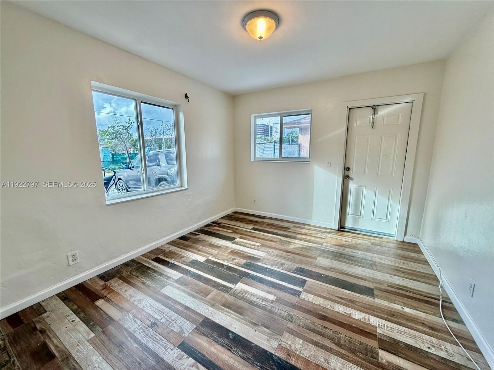 TOWNE APARTMENTS ASSOCIAT - Residential Lease