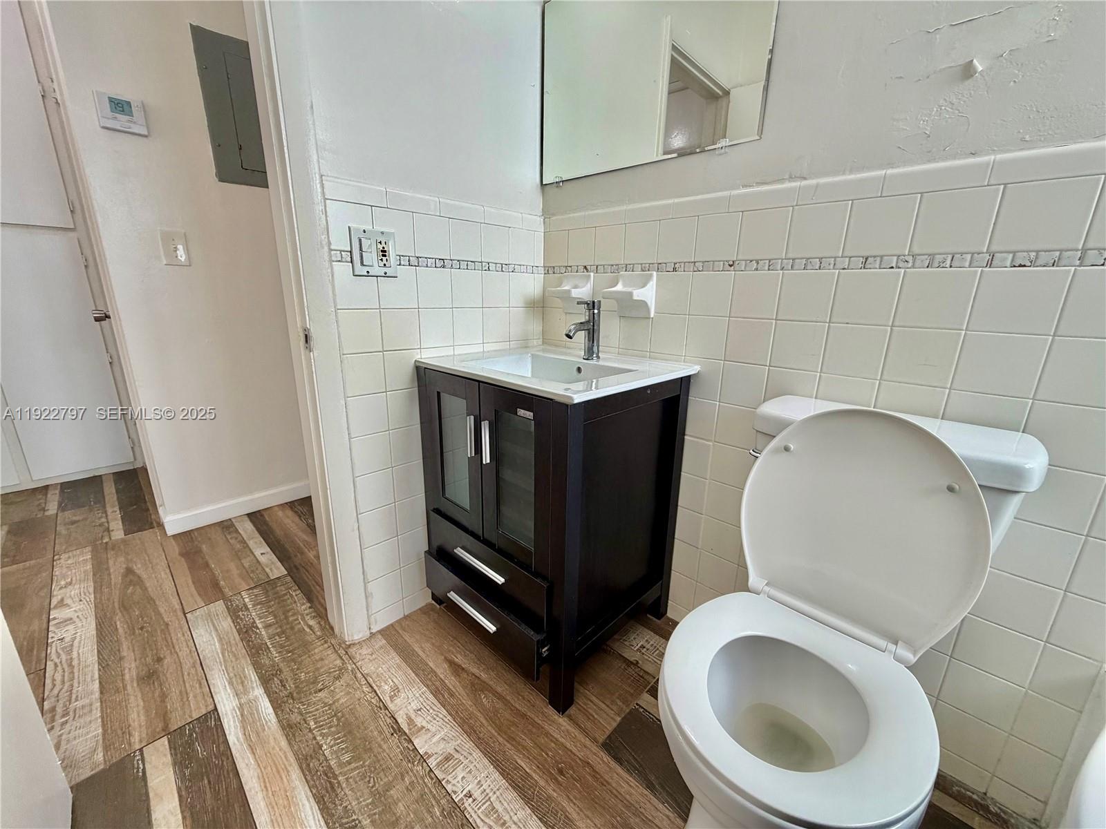 TOWNE APARTMENTS ASSOCIAT - Residential Lease