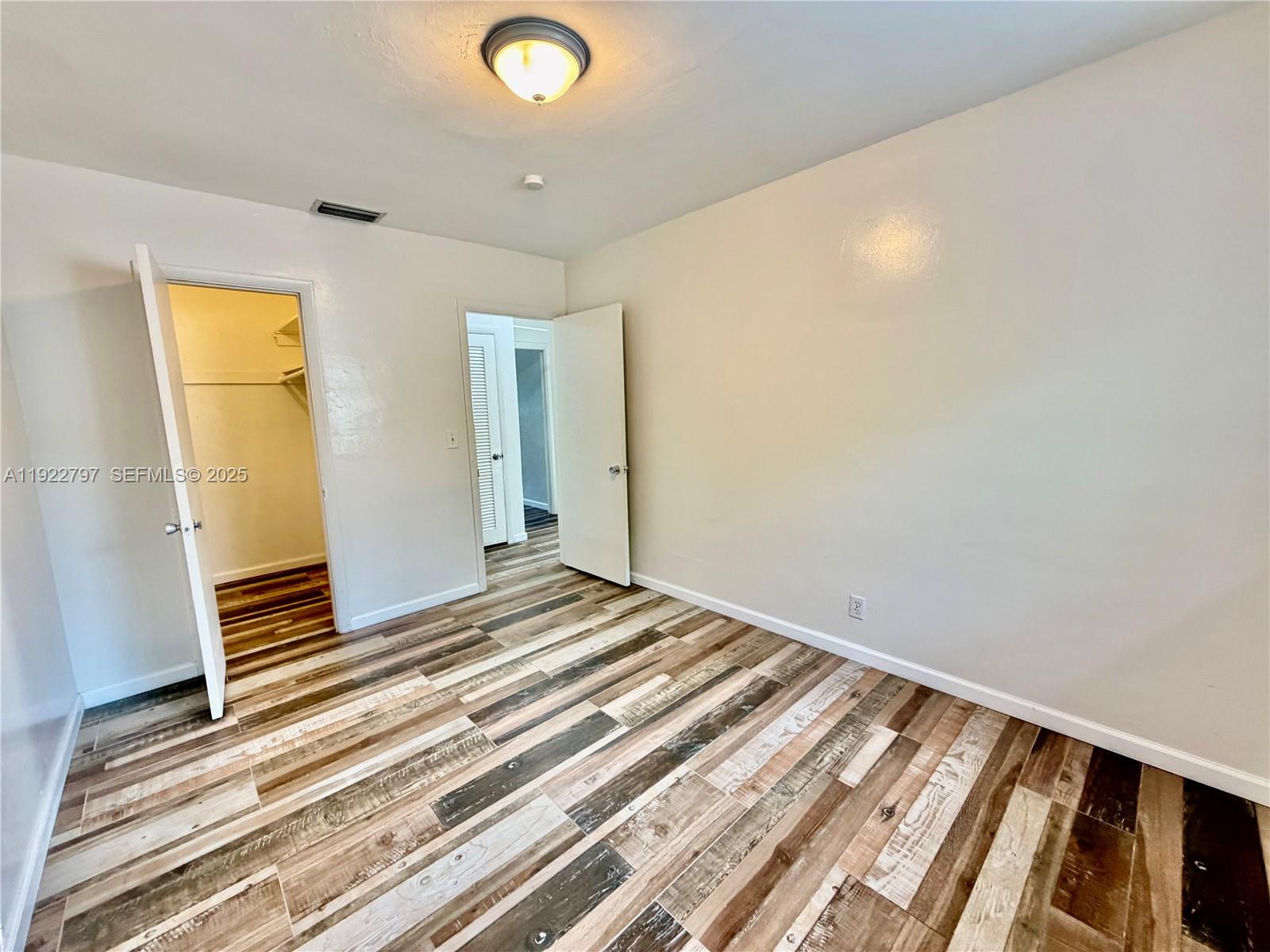 TOWNE APARTMENTS ASSOCIAT - Residential Lease