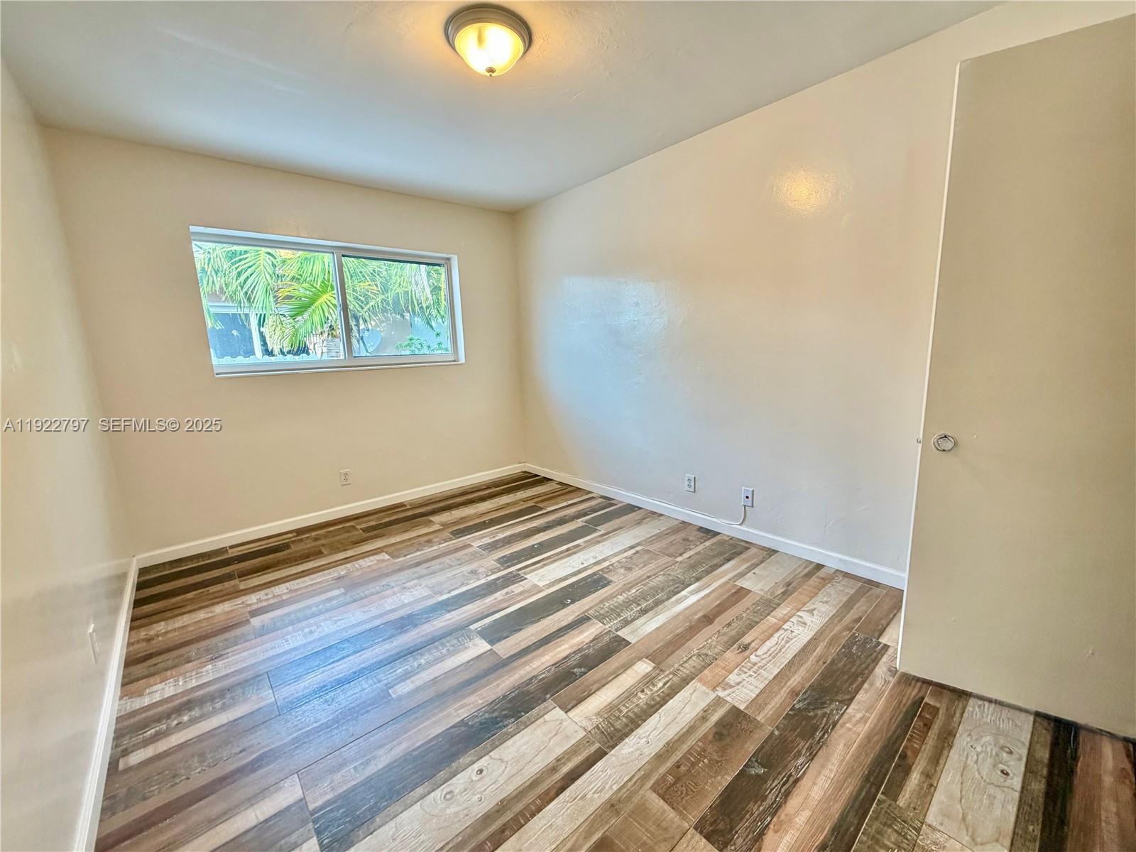 TOWNE APARTMENTS ASSOCIAT - Residential Lease