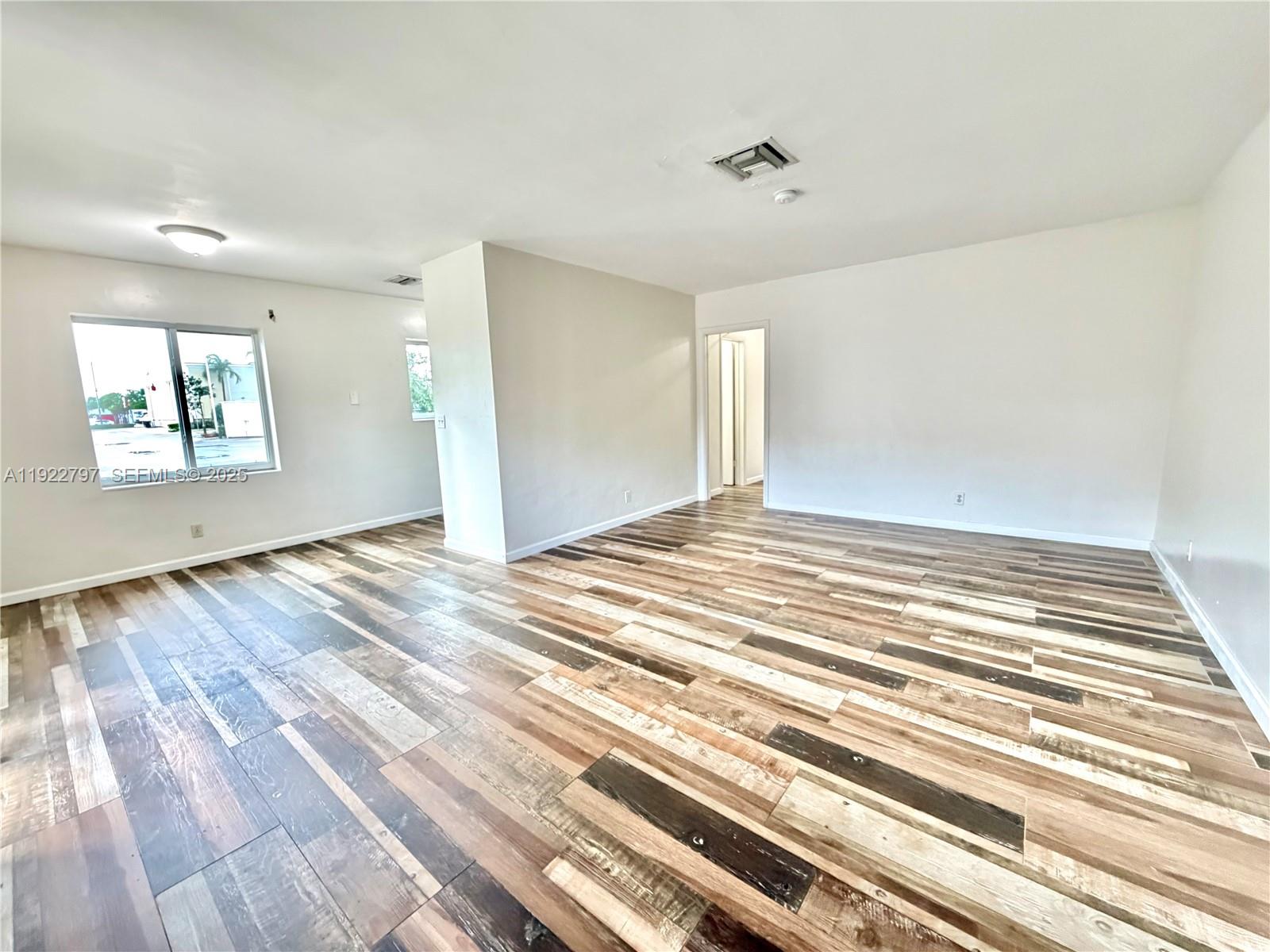 TOWNE APARTMENTS ASSOCIAT - Residential Lease