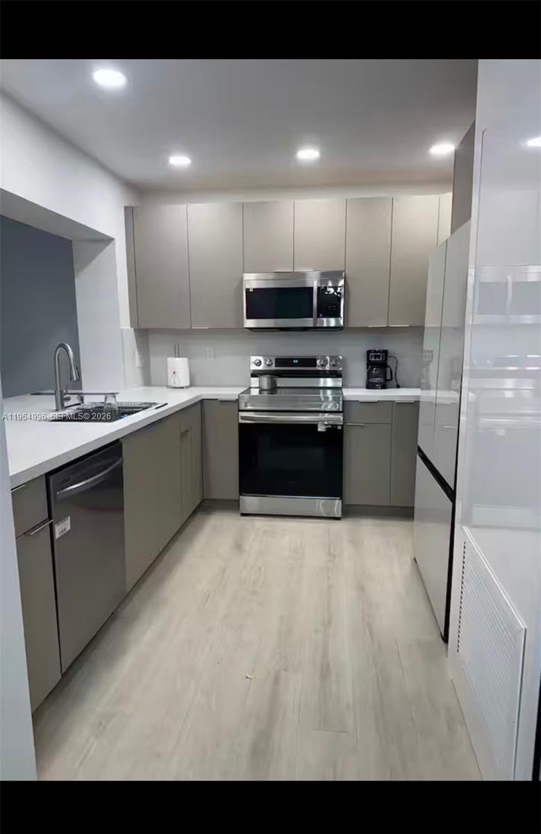 COUNTRY CLUB ESTATES SEC - Residential