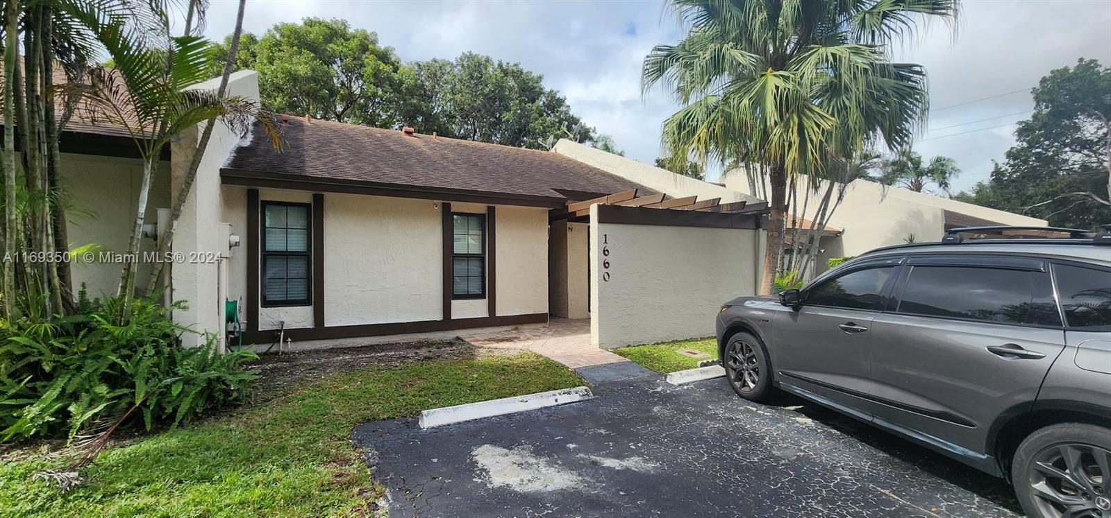 1660 Nw 97th Way Way 1660, Pembroke Pines, Miami-Dade County, Florida - 2 Bedrooms  
2 Bathrooms - 