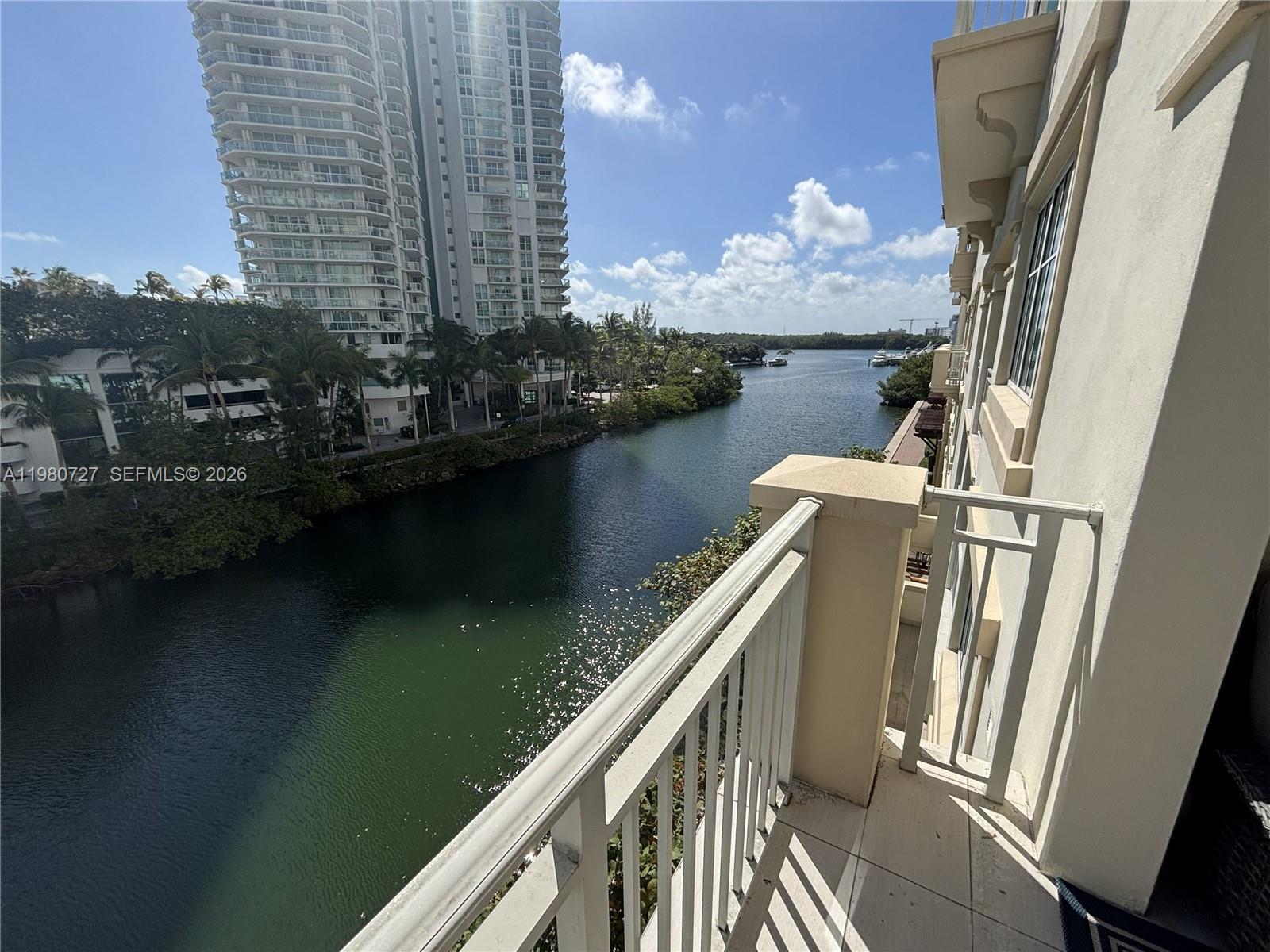 ST TROPEZ ON THE BAY III - Residential