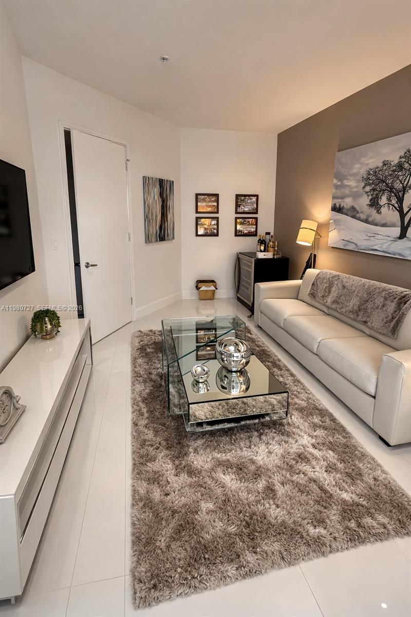 ST TROPEZ ON THE BAY III - Residential