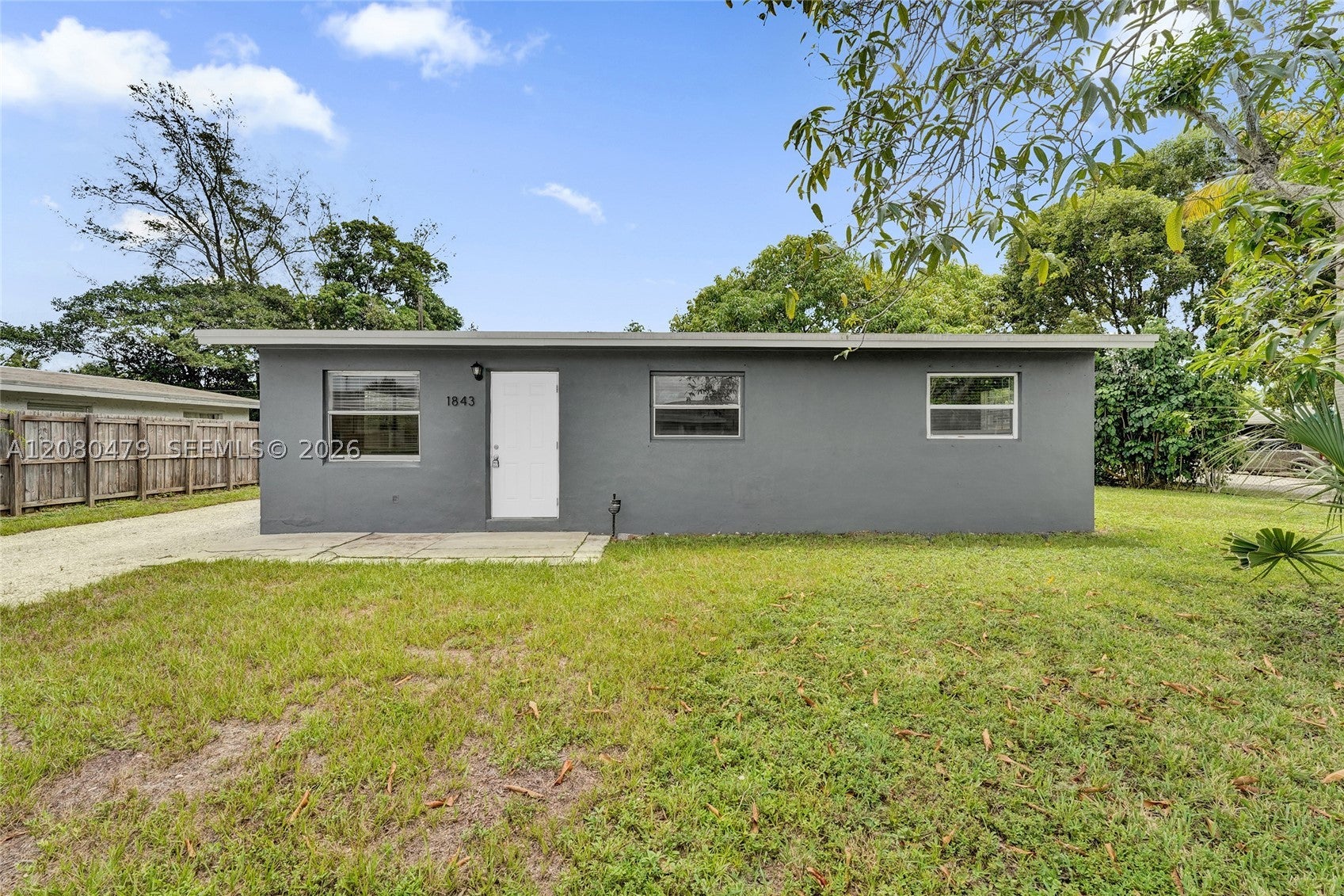 1843 Lauderdale Manor Dr