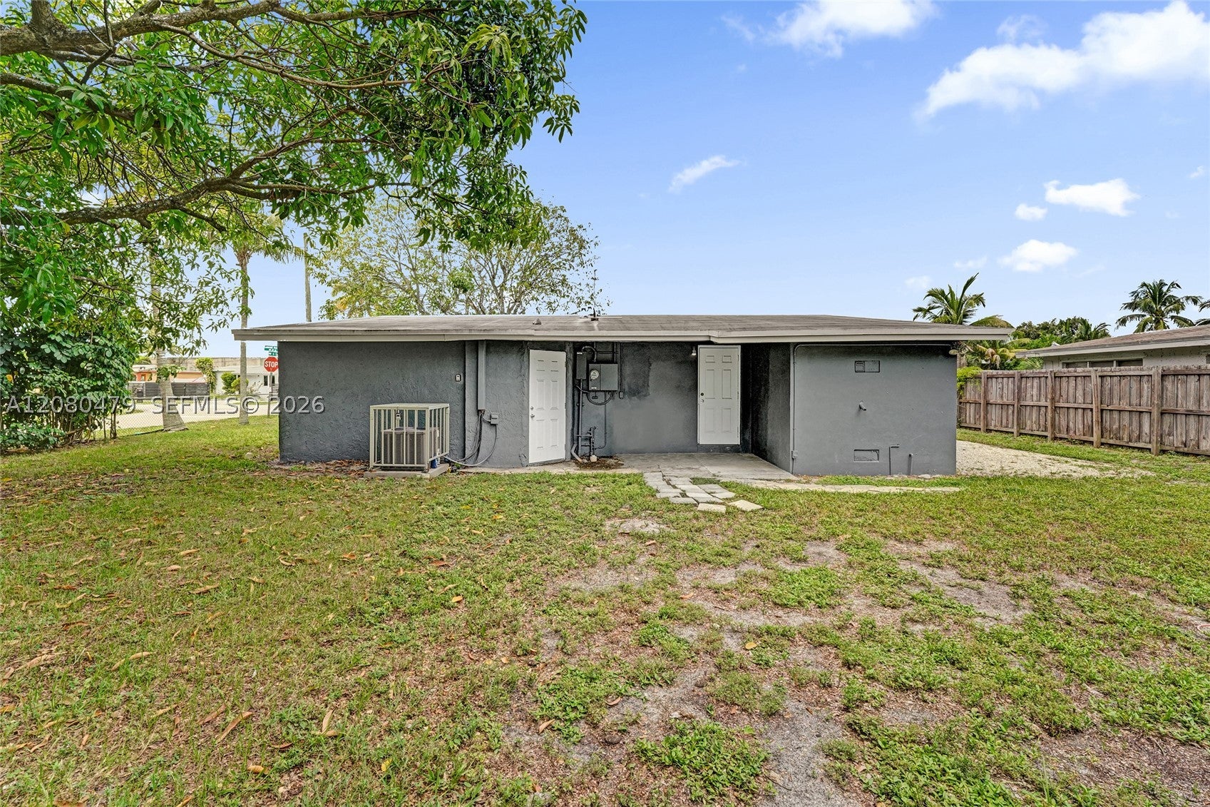 1843 Lauderdale Manor Dr