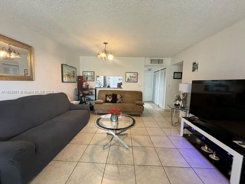 Condominium in Miami FL 10975 107th St St 8.jpg