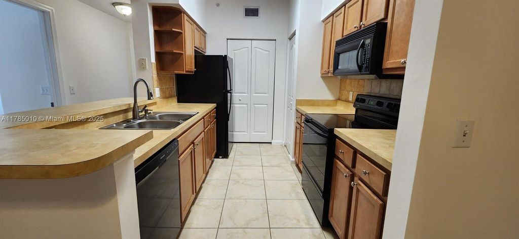 Photo of 6201 W Myrtlewood Cir W #6201, Palm Beach Gardens, FL 33418 (MLS # A11785010)