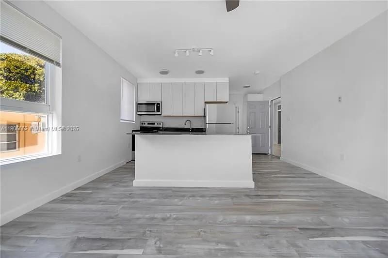 LAWRENCE ESTATE LAND CO - Residential Lease