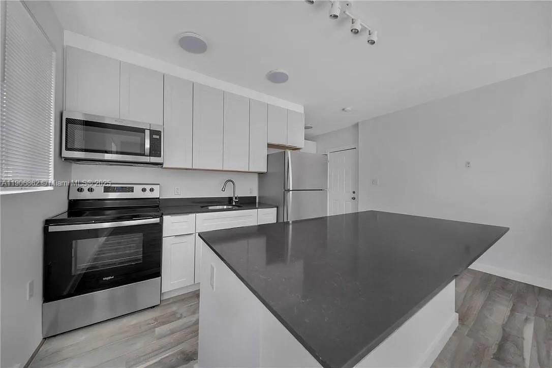 LAWRENCE ESTATE LAND CO - Residential Lease