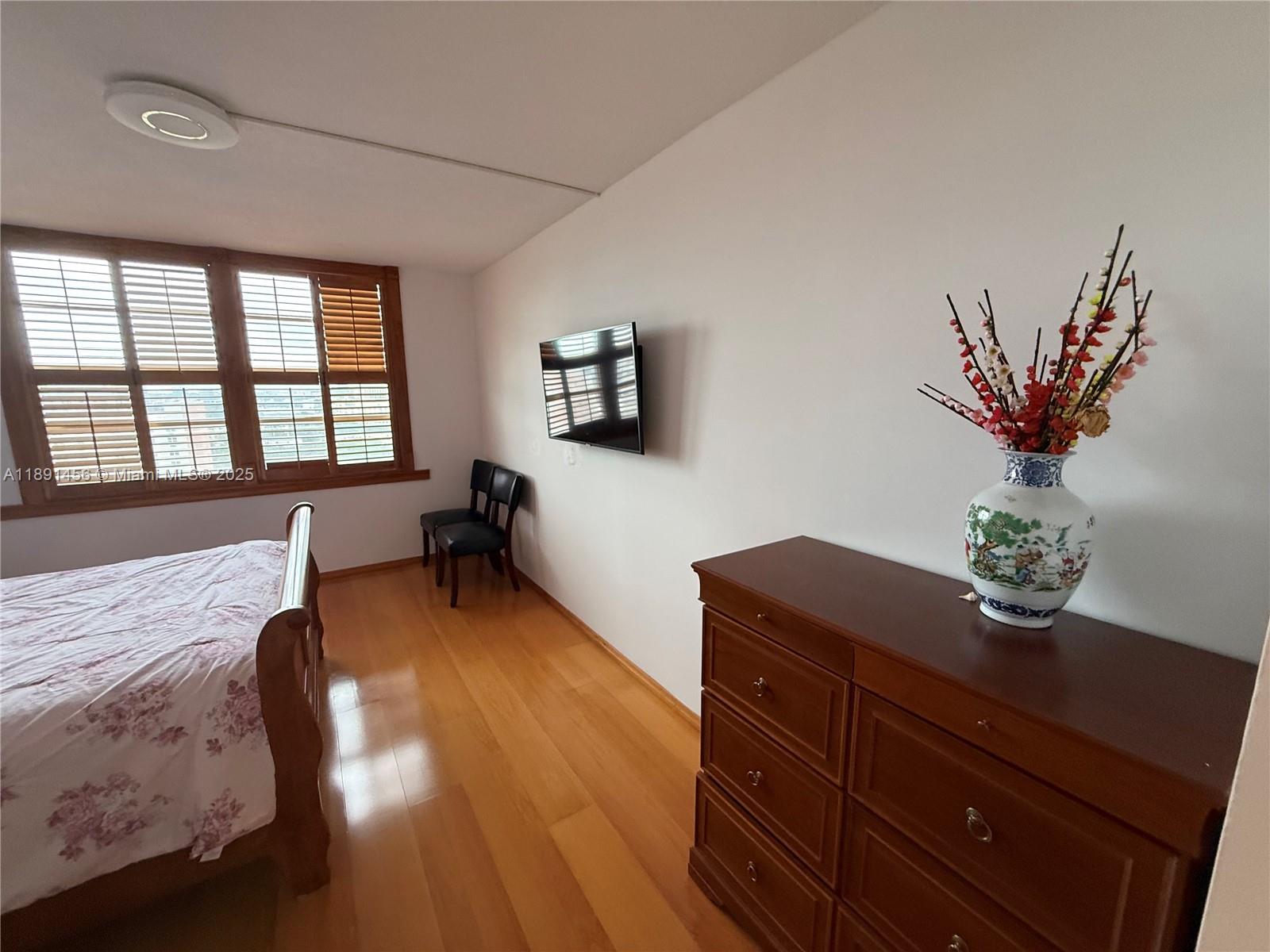 COMMODORE PLAZA CONDO - Residential