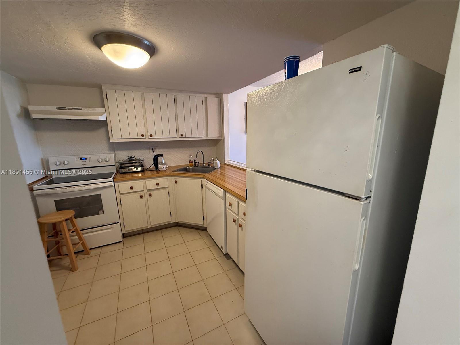 COMMODORE PLAZA CONDO - Residential