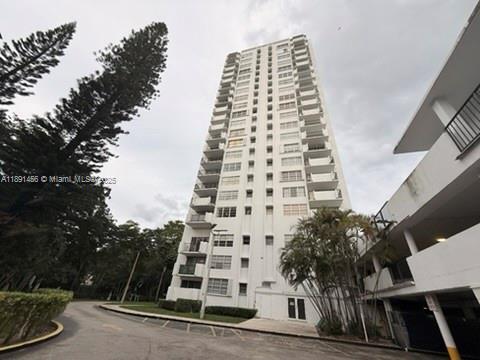 COMMODORE PLAZA CONDO - Residential