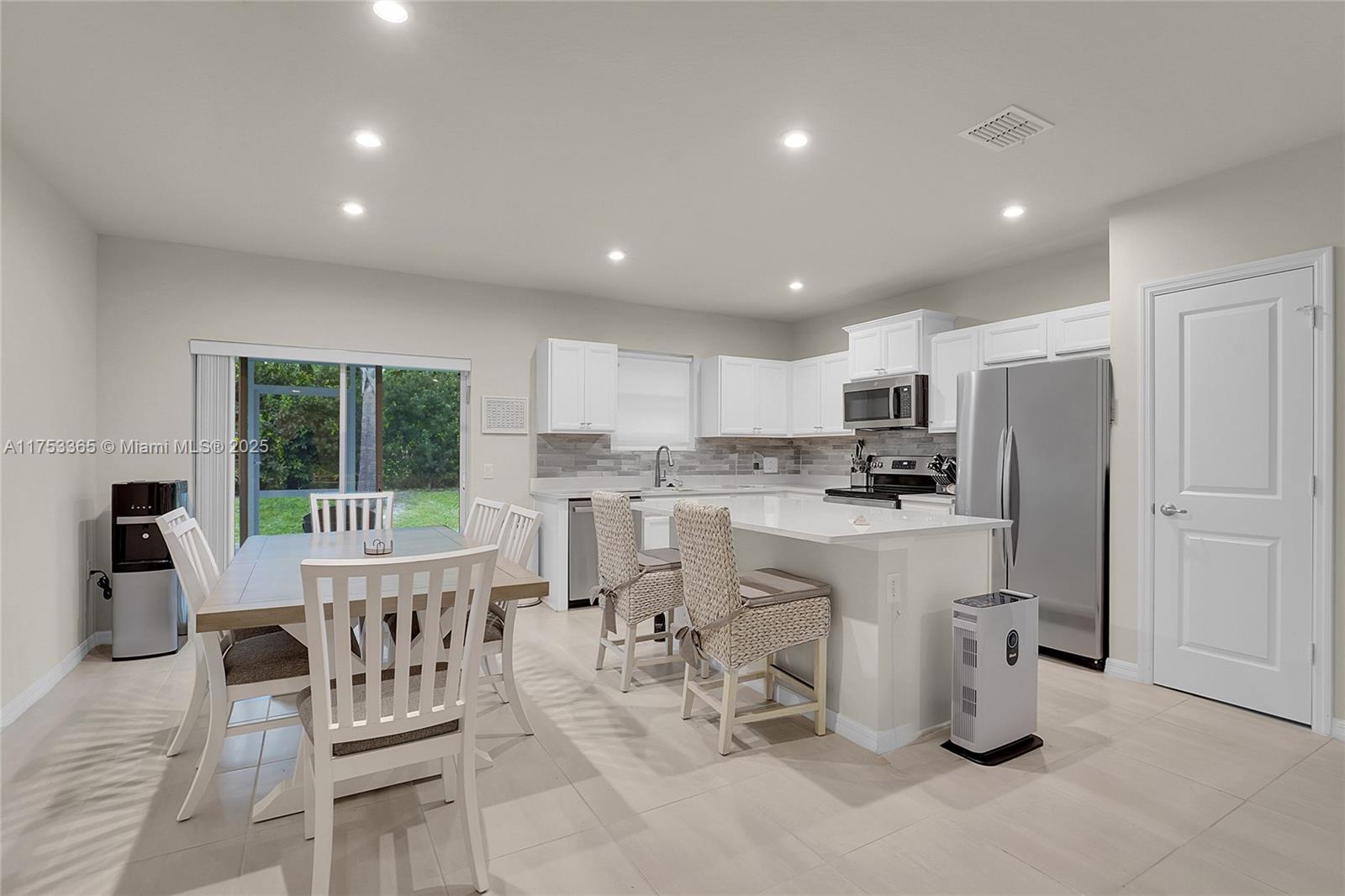 3705 Bennington Ln, Fort Pierce, FL, 34981/$395,000 4 3705 Bennington Ln