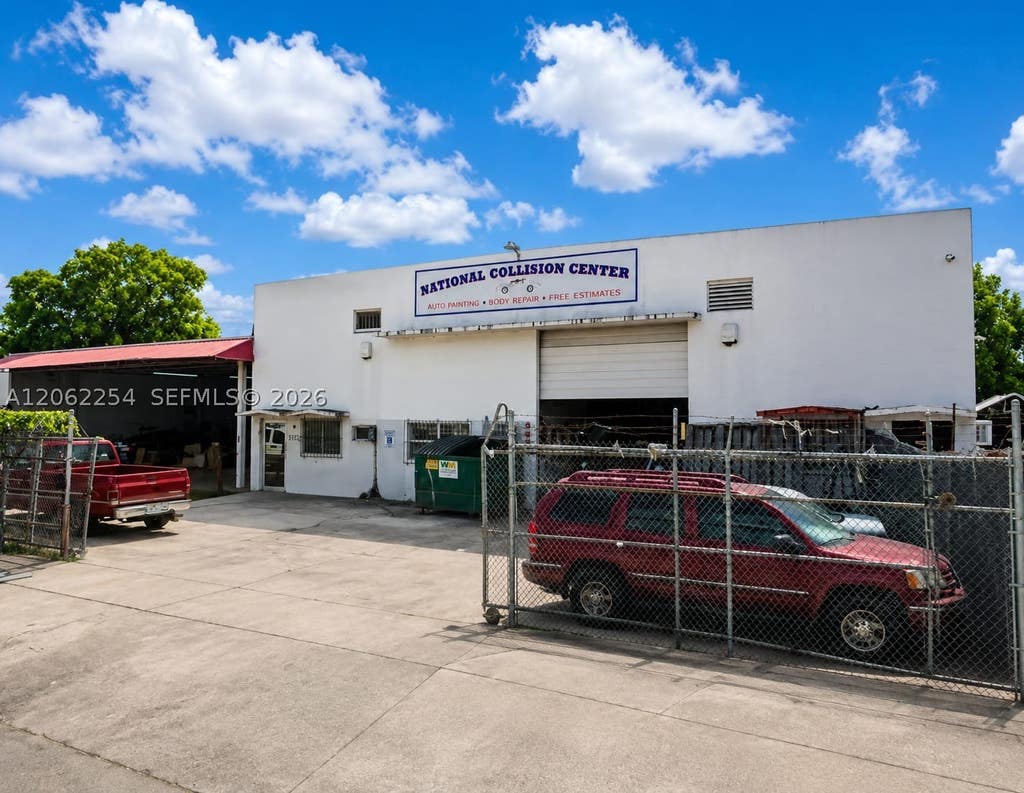 Photo of 5802 Dewey St, Hollywood, FL 33023 (MLS # A12062254)