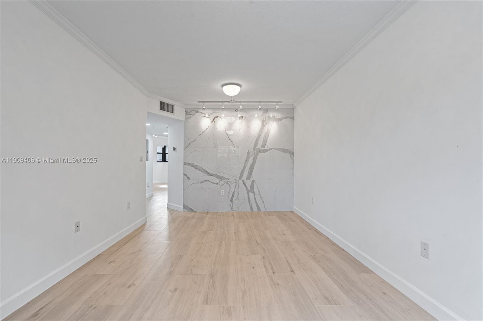 THE COURTS AT BAYSHORE II - Residential