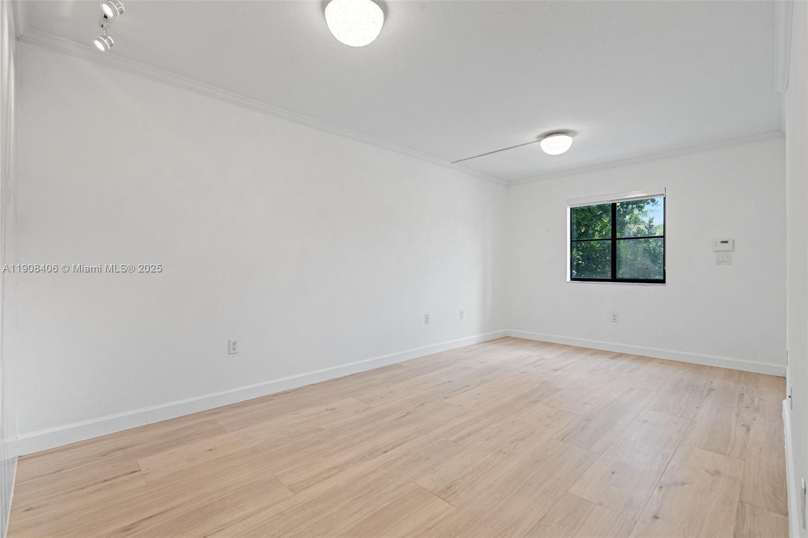 THE COURTS AT BAYSHORE II - Residential