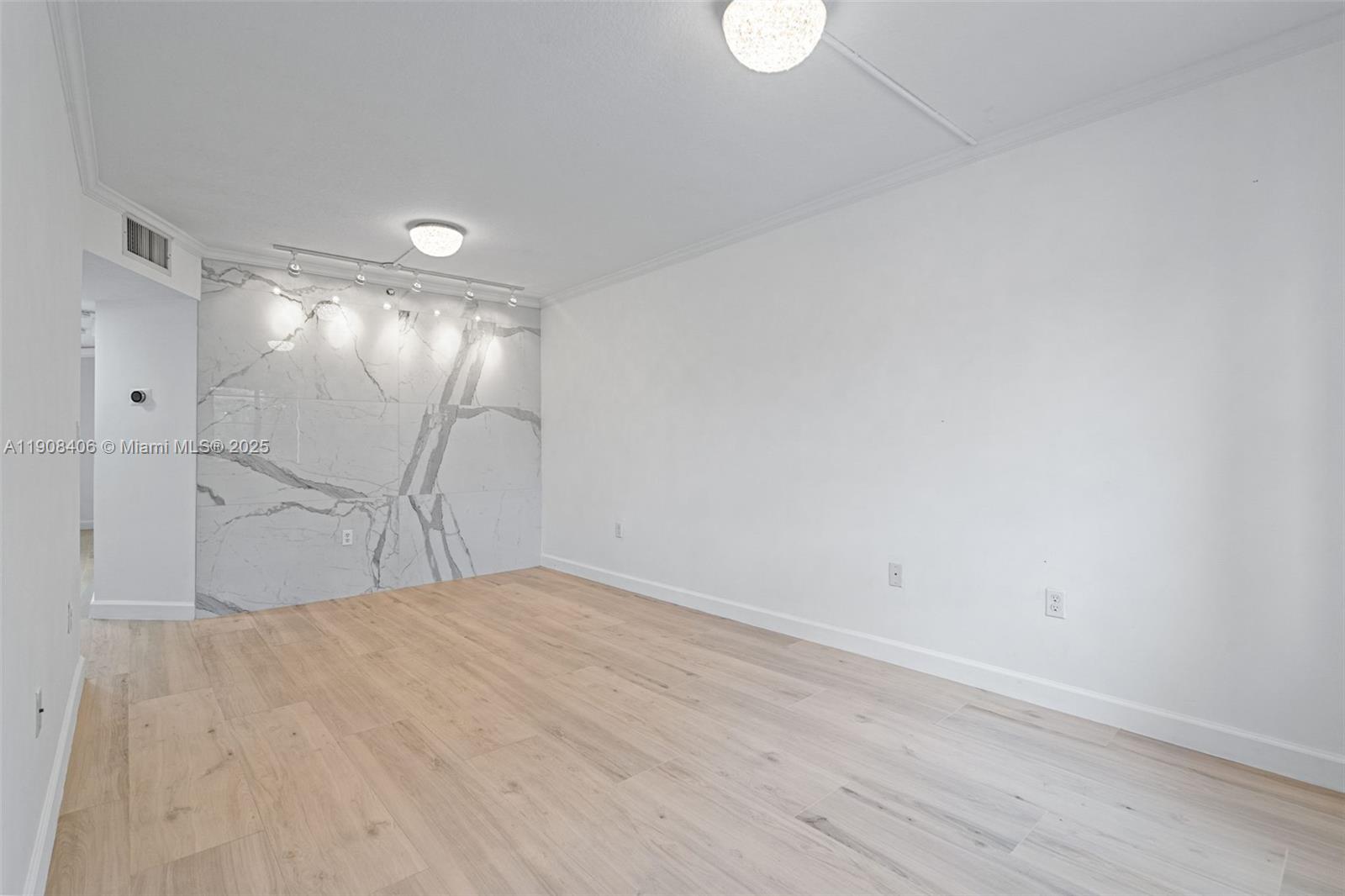 THE COURTS AT BAYSHORE II - Residential