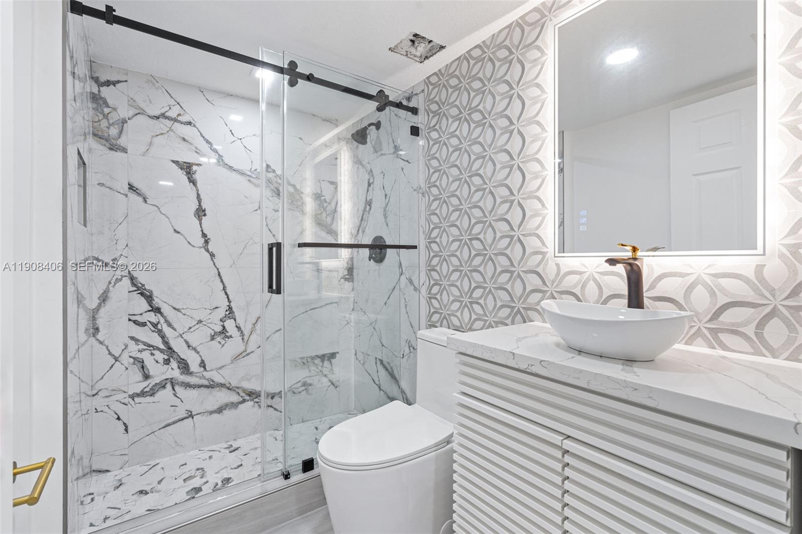 THE COURTS AT BAYSHORE II - Residential