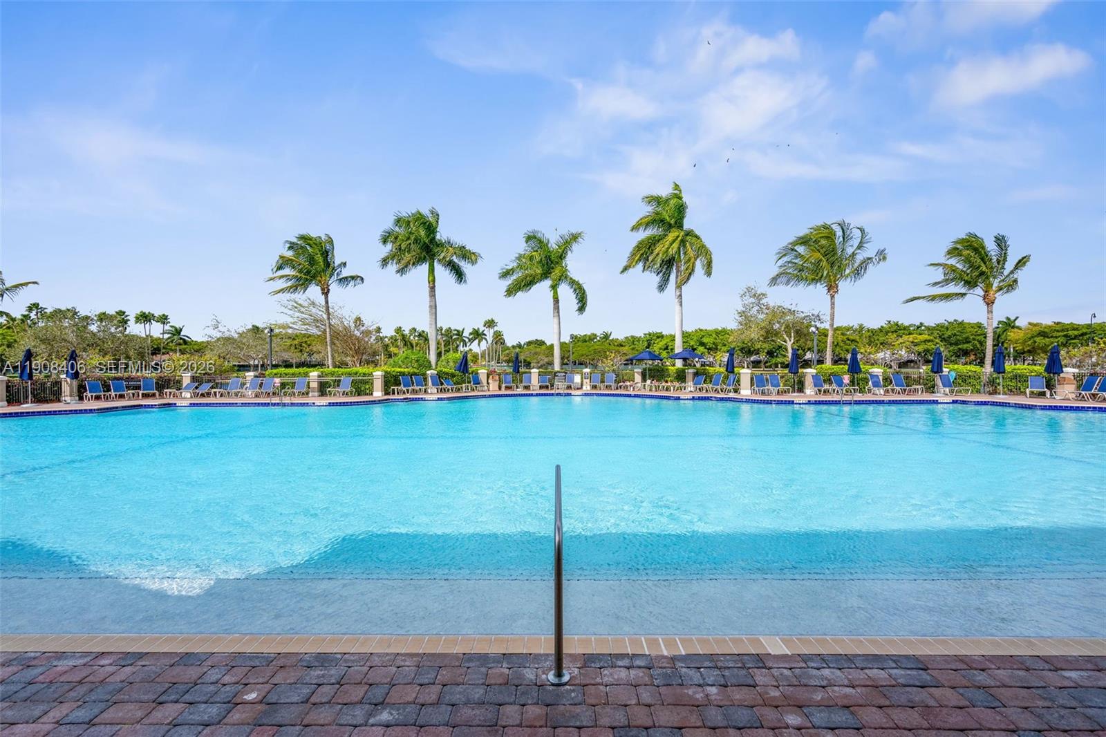 THE COURTS AT BAYSHORE II - Residential