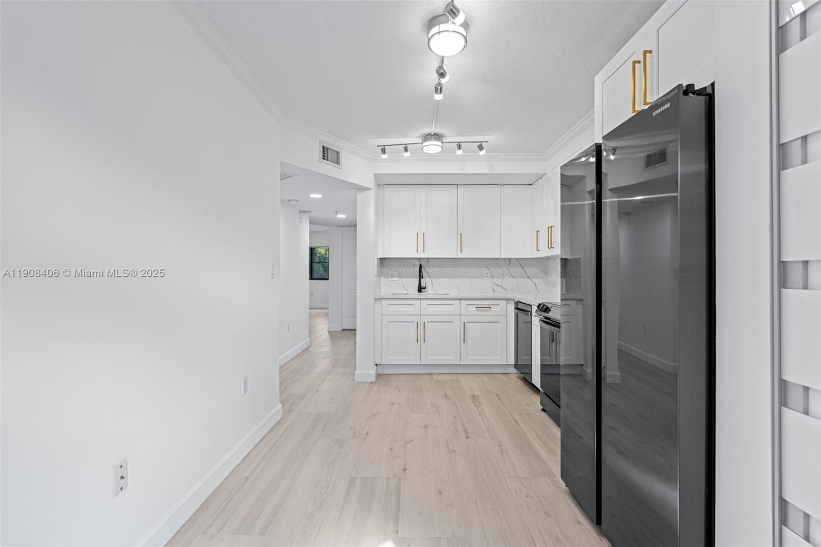 THE COURTS AT BAYSHORE II - Residential