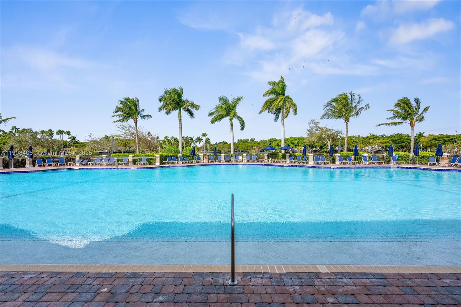 THE COURTS AT BAYSHORE II - Residential