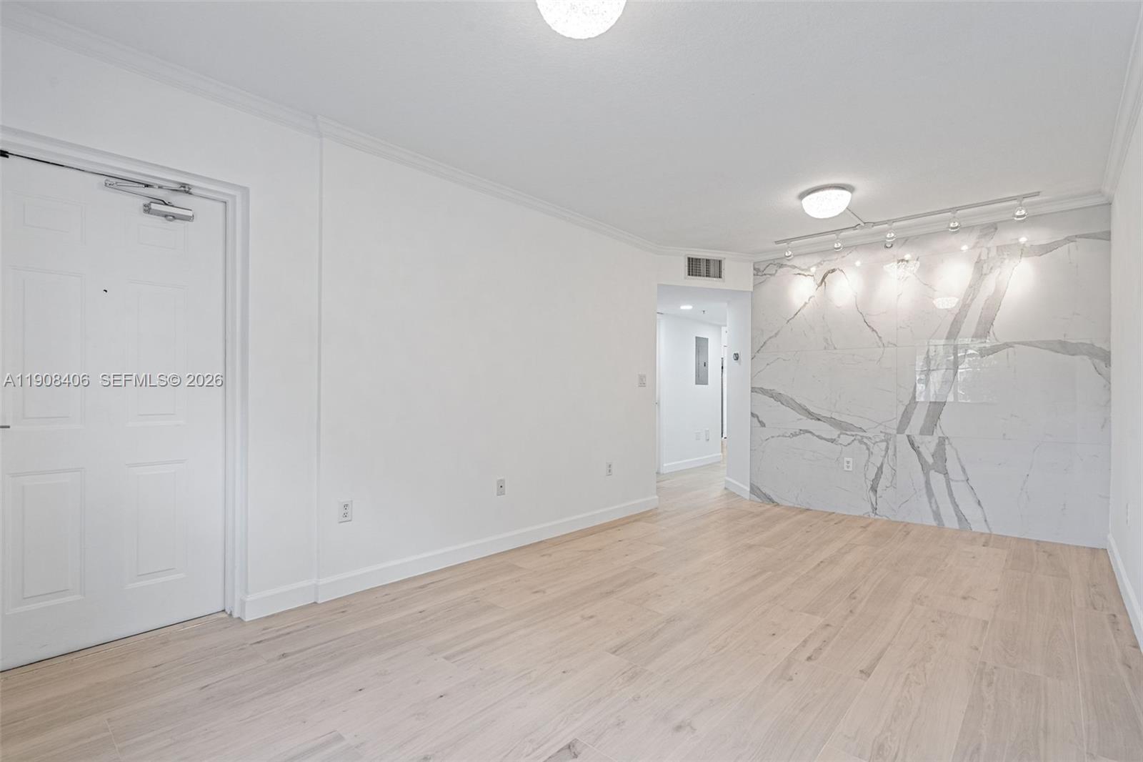 THE COURTS AT BAYSHORE II - Residential