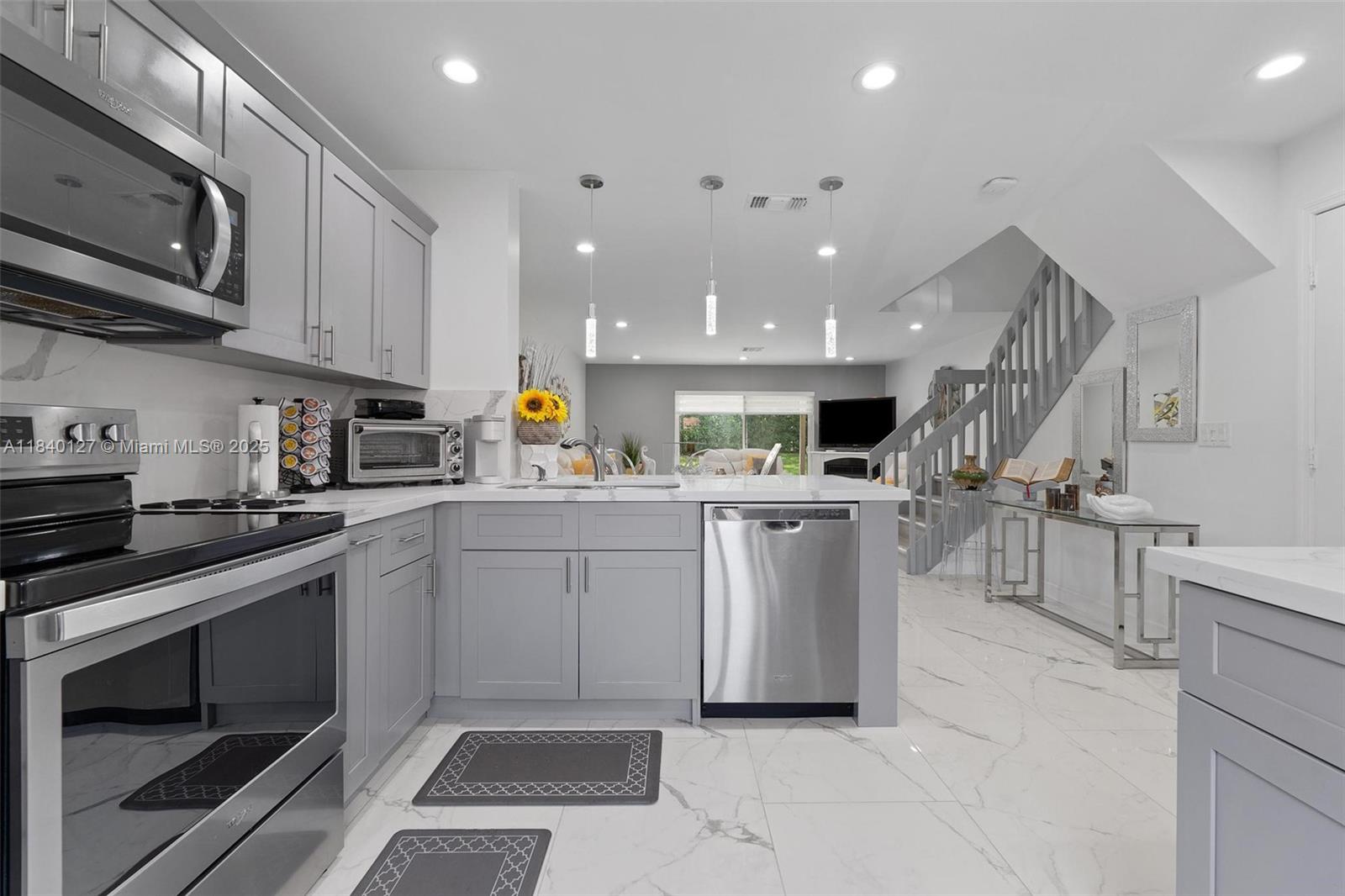 6348 Walk Cir