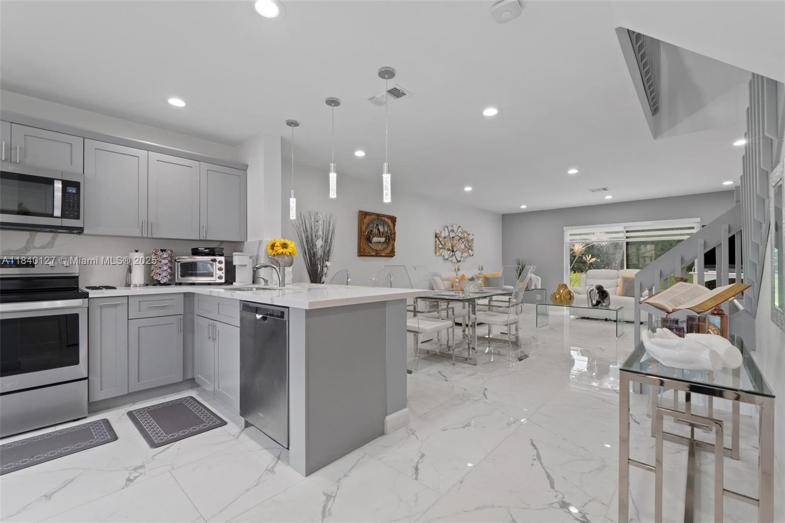 6348 Walk Cir