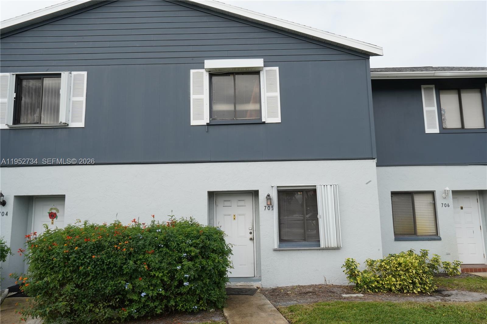 ARBOURS OF THE PALM BEACH - Residential