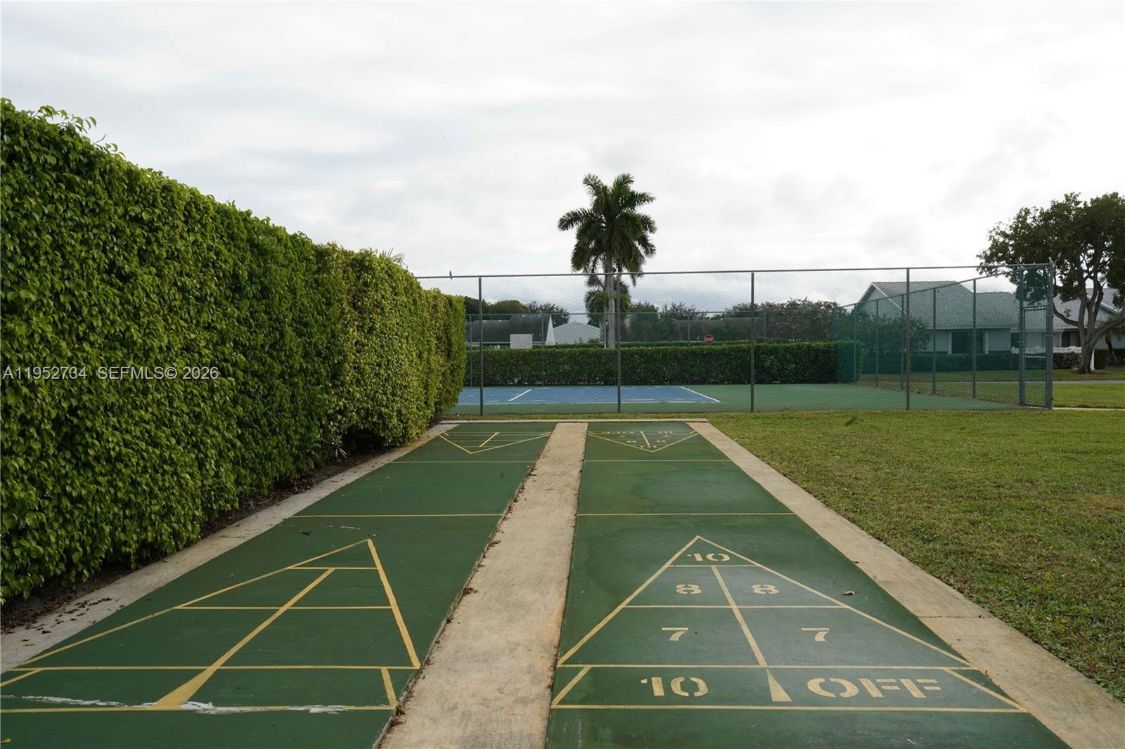 ARBOURS OF THE PALM BEACH - Residential