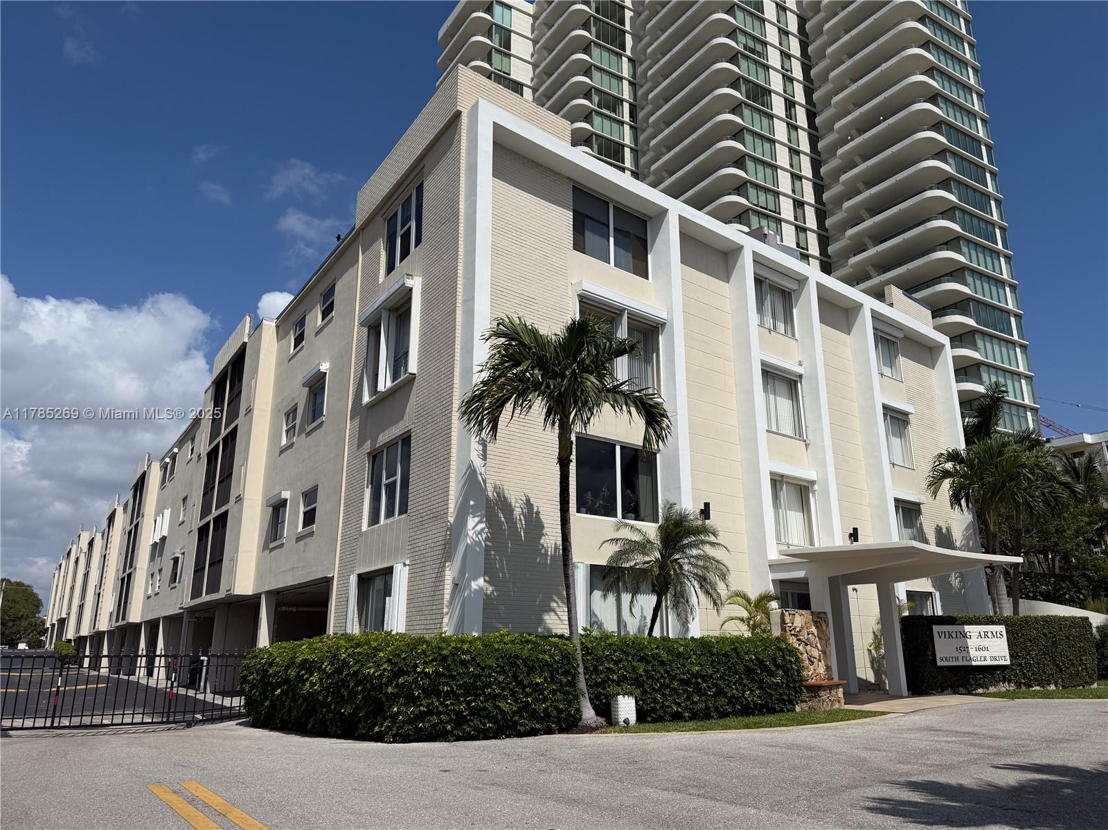 1601 S Flagler Dr 211O