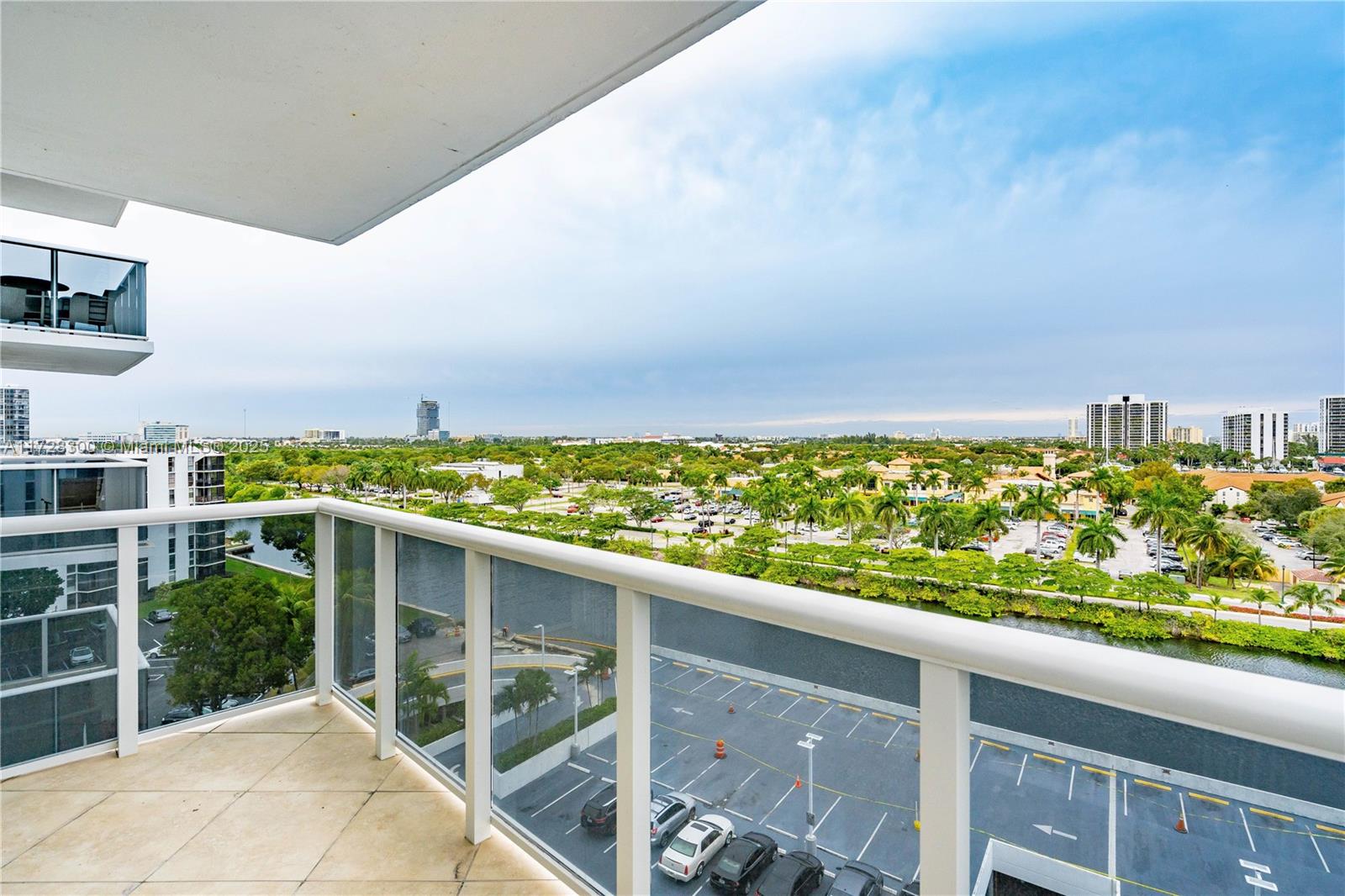 AVENTURA EL DORADO CONDO - Residential