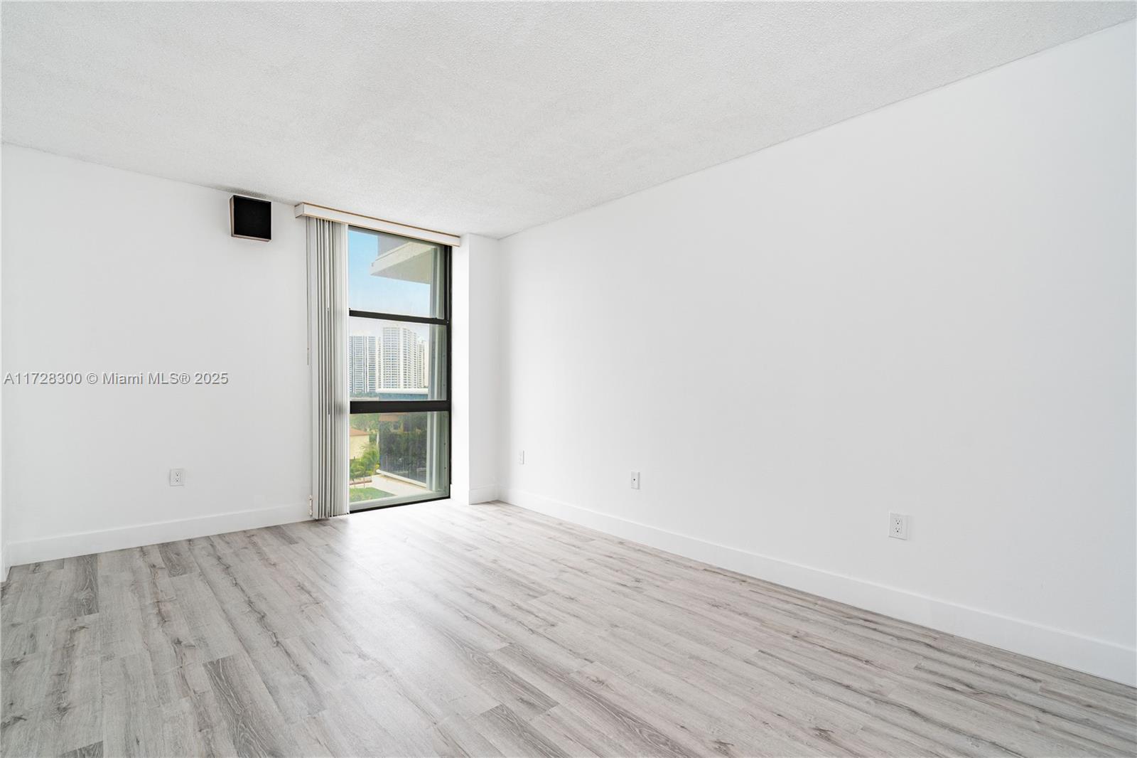 AVENTURA EL DORADO CONDO - Residential