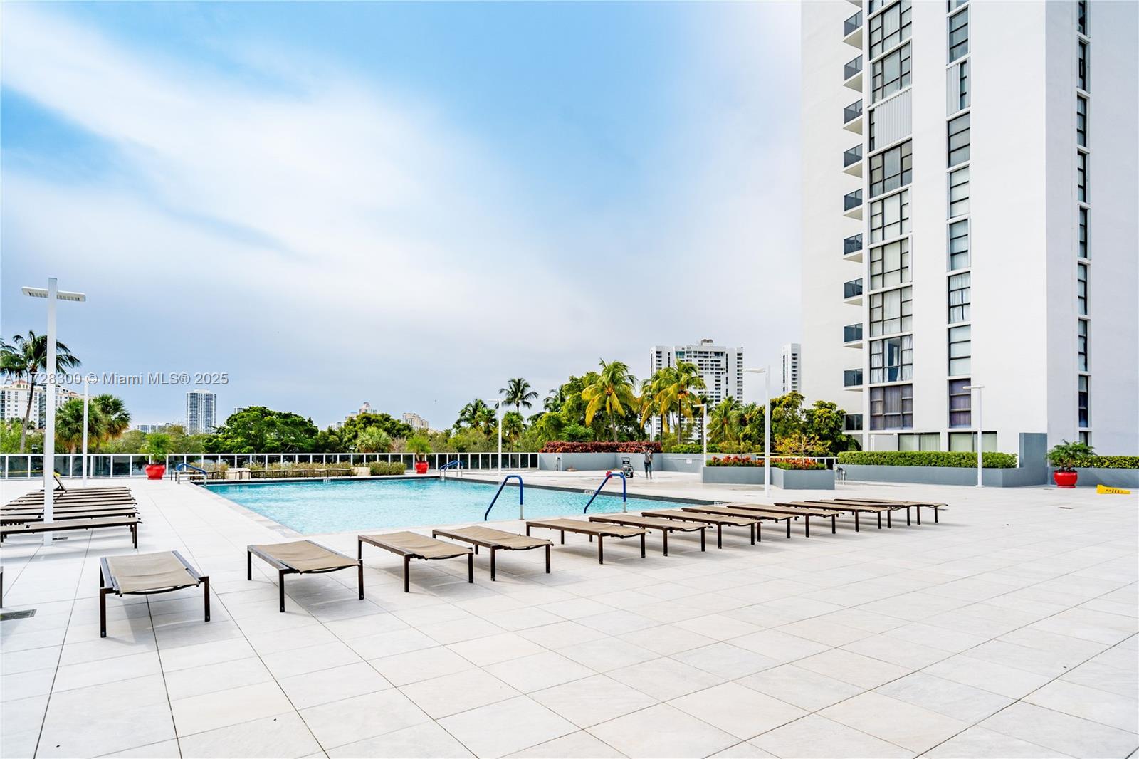 AVENTURA EL DORADO CONDO - Residential