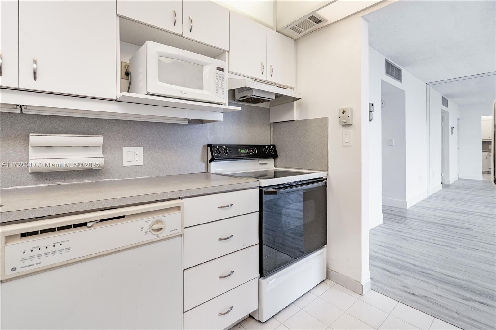 AVENTURA EL DORADO CONDO - Residential