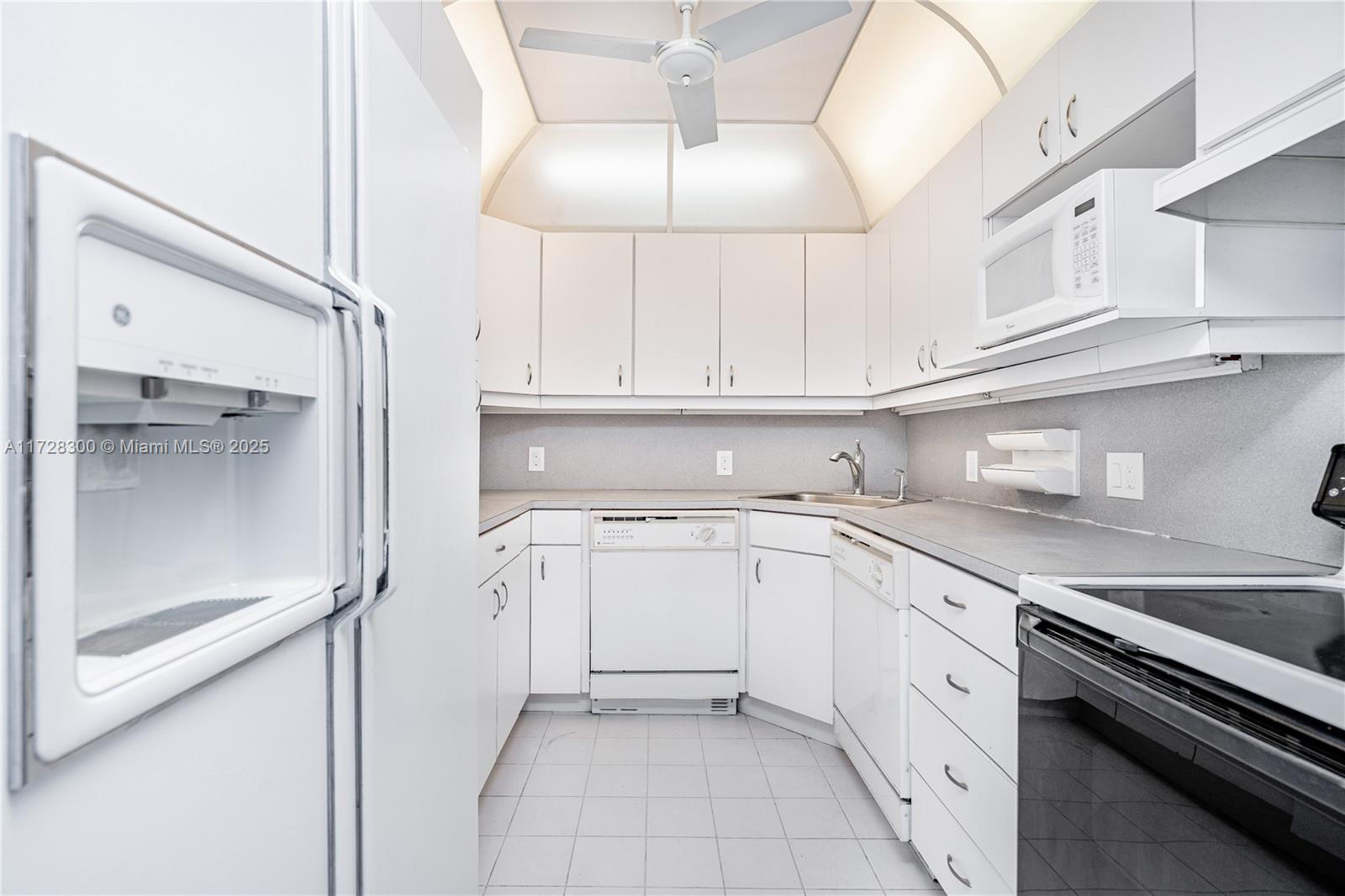 AVENTURA EL DORADO CONDO - Residential