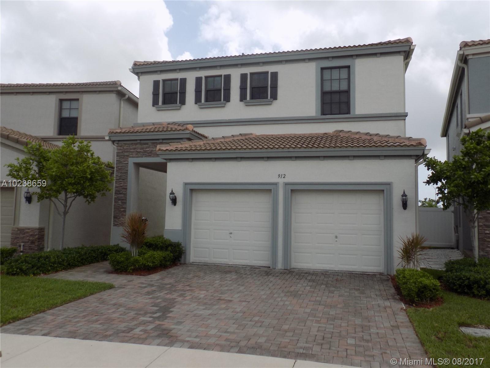 CHAMPION LAKES - Residential