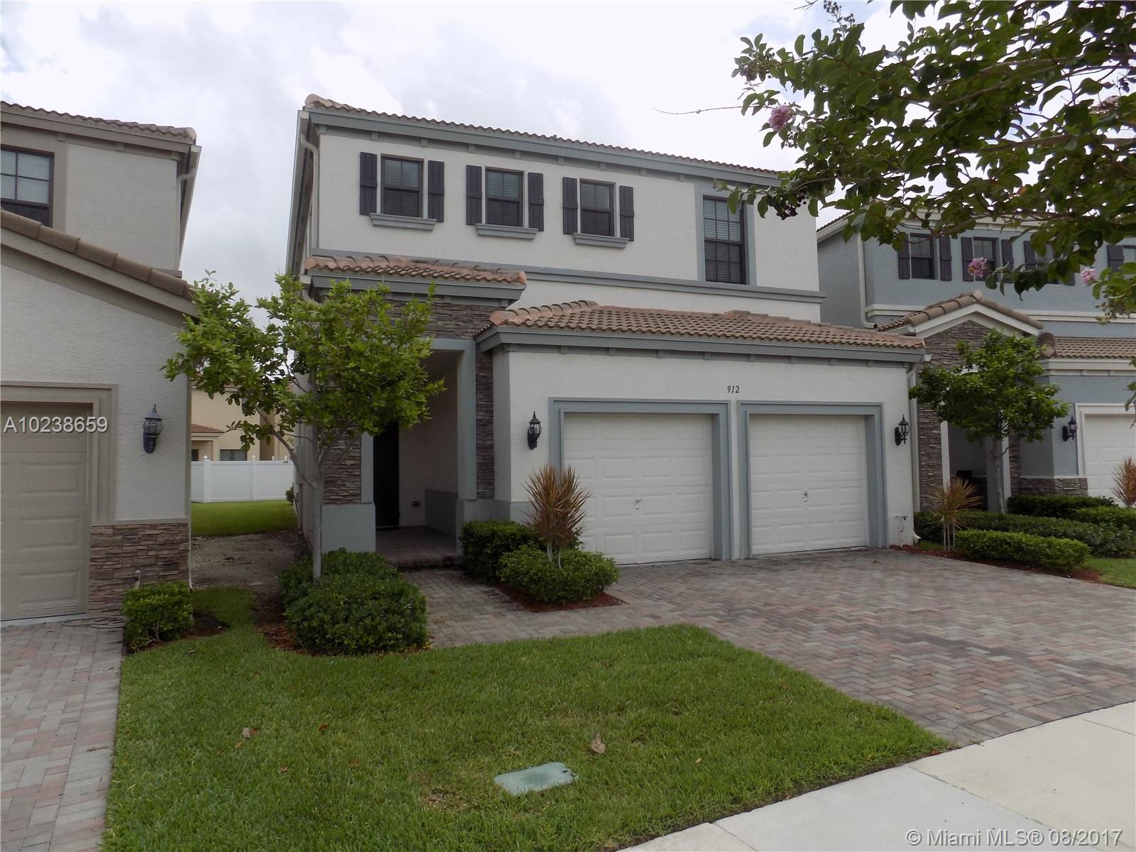 CHAMPION LAKES - Residential