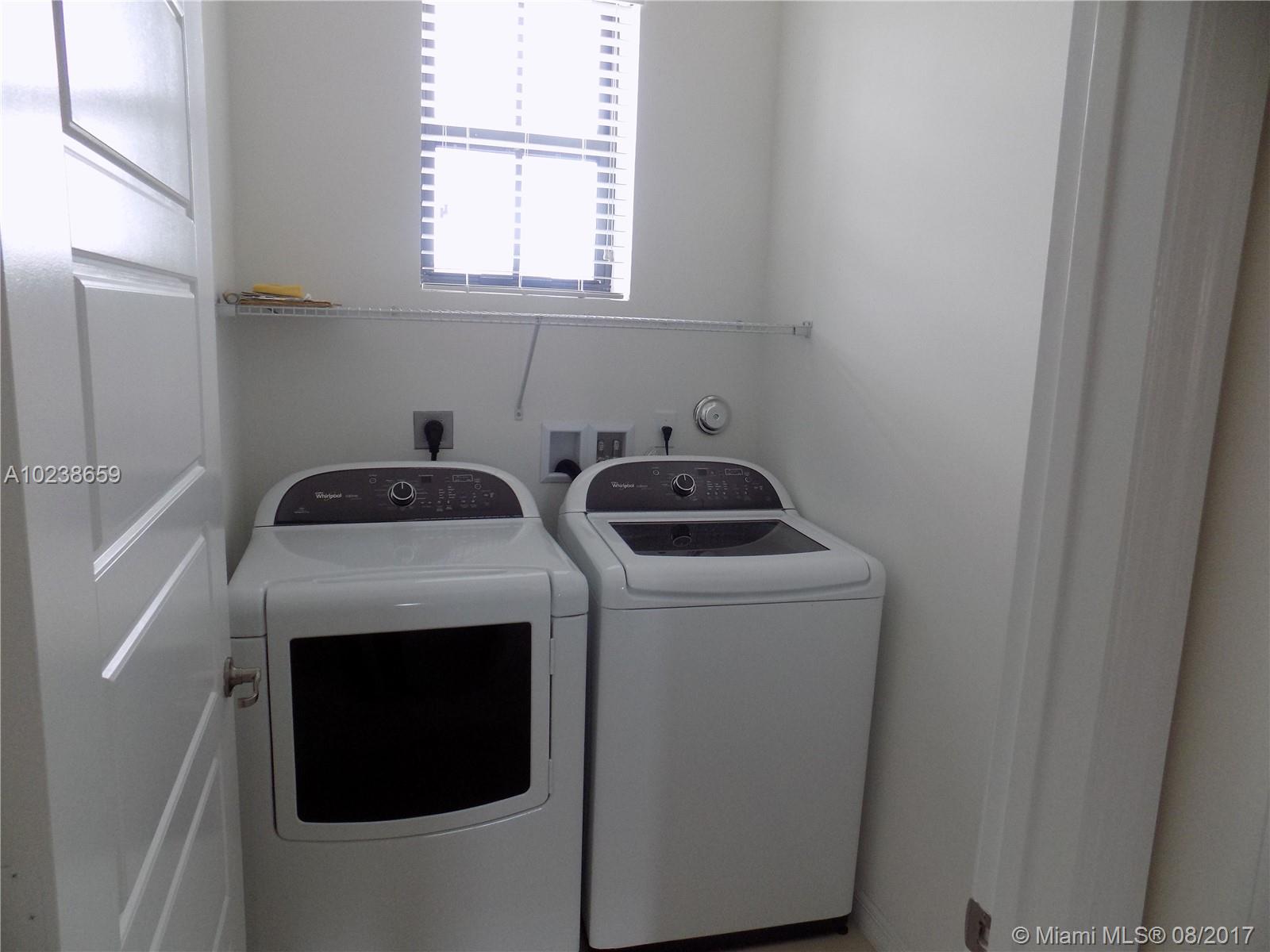 CHAMPION LAKES - Residential