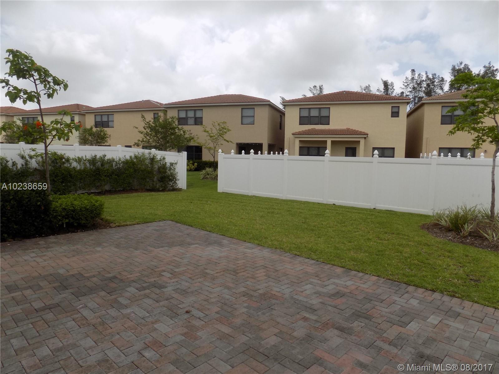 CHAMPION LAKES - Residential