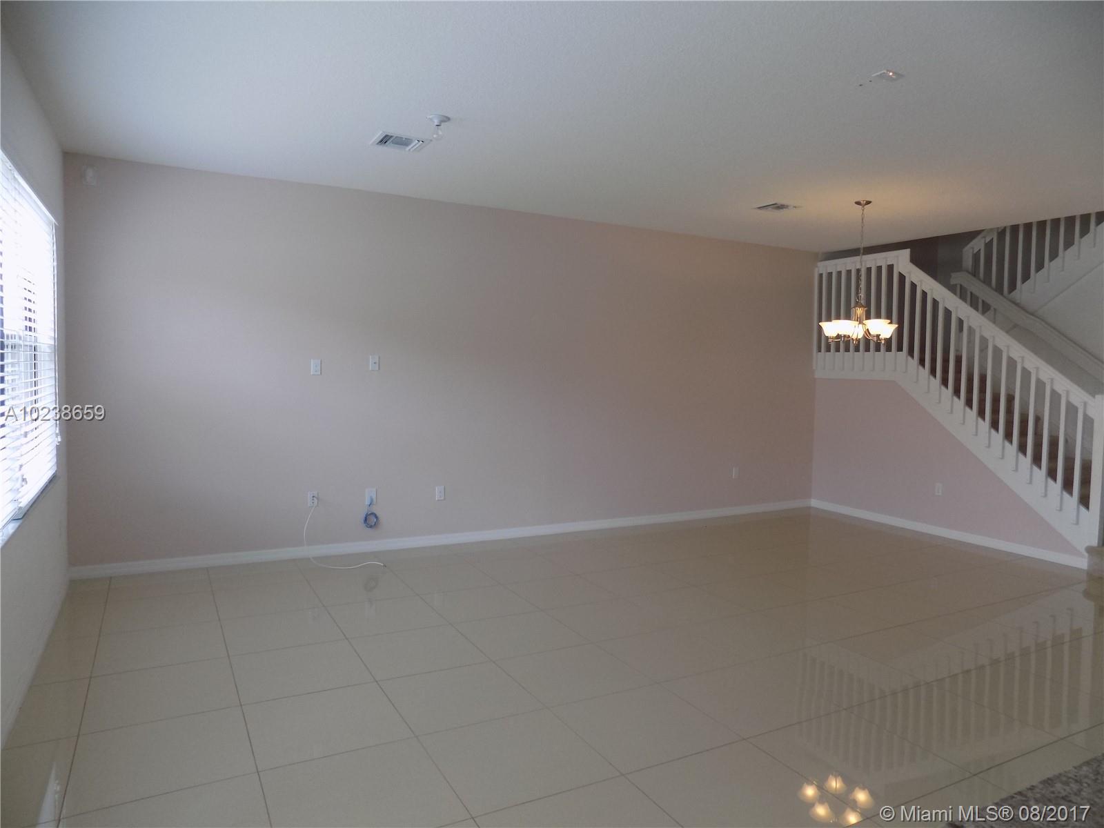 CHAMPION LAKES - Residential