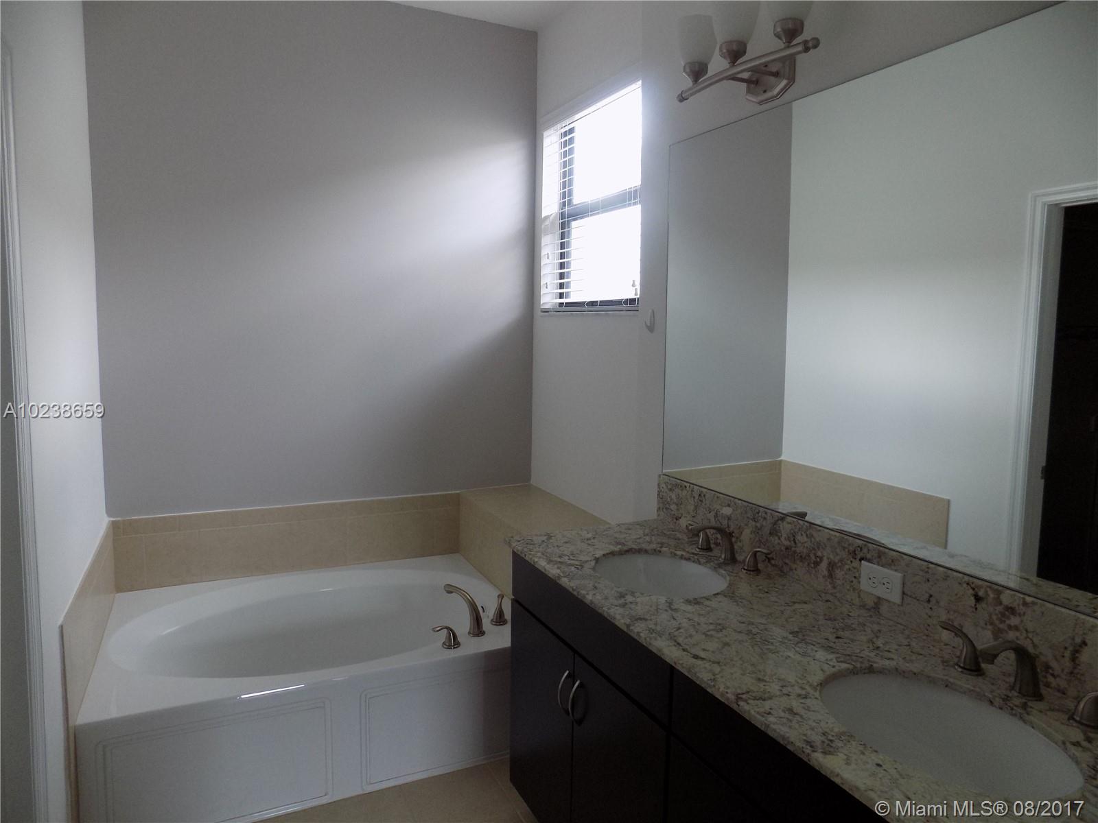 CHAMPION LAKES - Residential