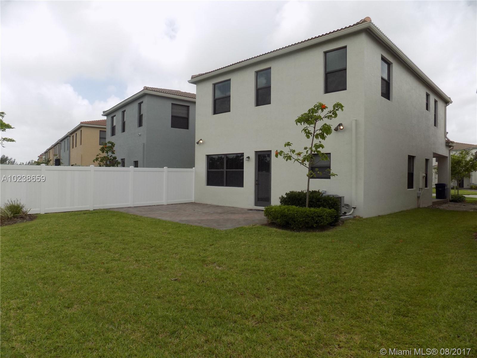 CHAMPION LAKES - Residential